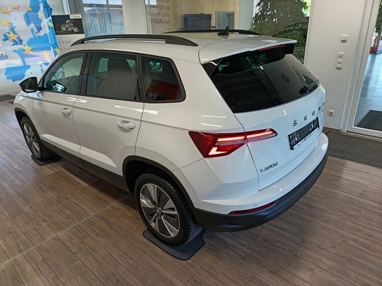 Skoda Karoq Style 1,5TSI DSG*AHK-VORBER*NAVI*LED*R-KAM - SUV: picture 4 Skoda Karoq Style 1,5TSI DSG*AHK-VORBER*NAVI*LED*R-KAM - SUV: picture 4
