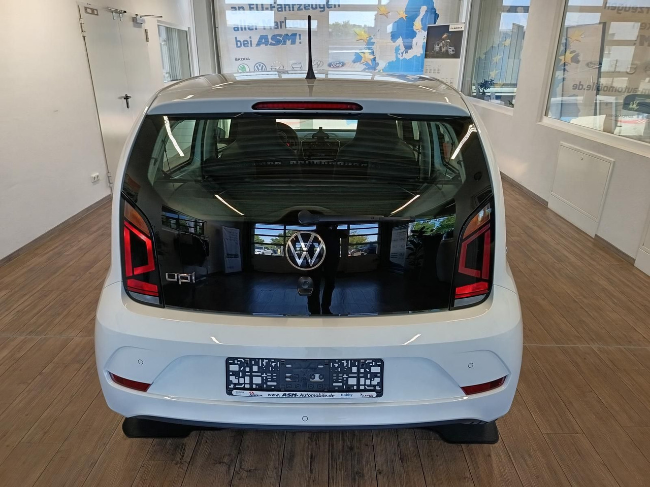 Volkswagen up! move up! 1.0*R-KAM*PDC*SHZ*MAPS+MORE*DAB*NSW - Car: picture 5 Volkswagen up! move up! 1.0*R-KAM*PDC*SHZ*MAPS+MORE*DAB*NSW - Car: picture 5