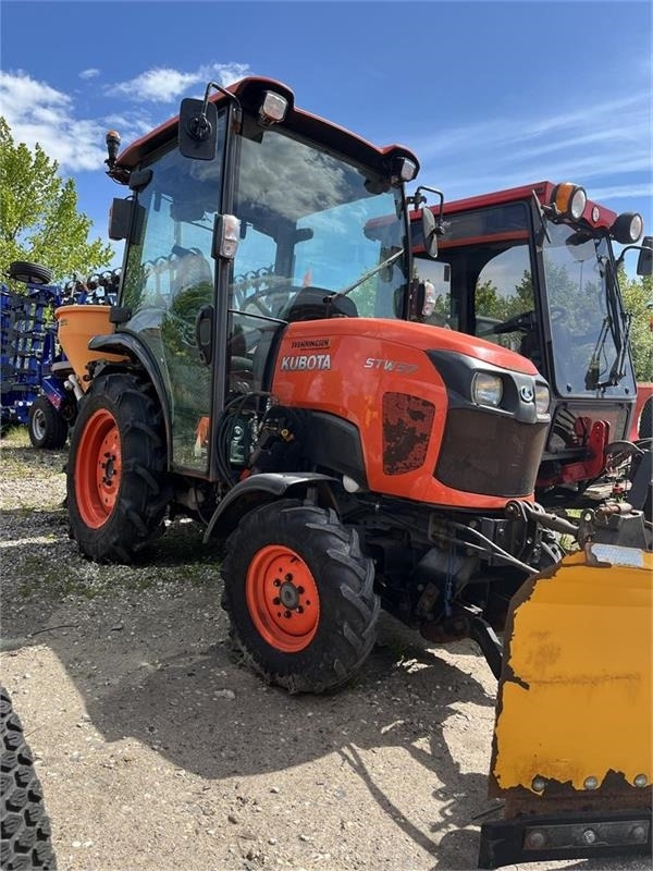Kubota STW37 Kun 1144 timer - Municipal tractor: picture 1 Kubota STW37 Kun 1144 timer - Municipal tractor: picture 1
