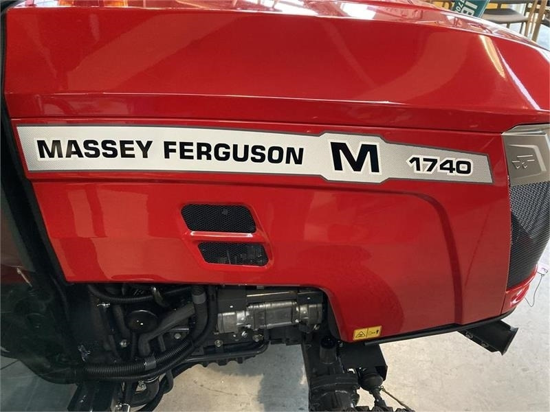 Municipal tractor Massey Ferguson 1740 HC: picture 19