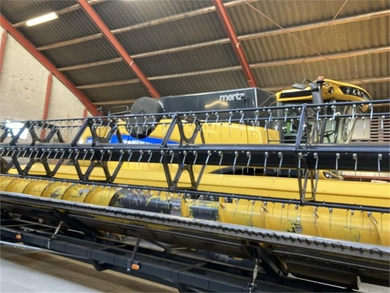 New Holland 35” Varifeed - Harvester attachment: picture 3 New Holland 35” Varifeed - Harvester attachment: picture 3