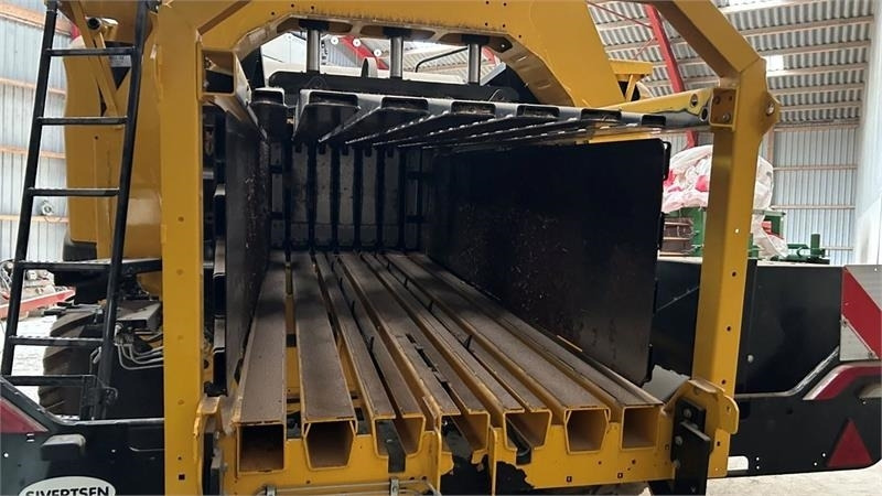 New Holland BB 1290 RC HD - Square baler: picture 4 New Holland BB 1290 RC HD - Square baler: picture 4