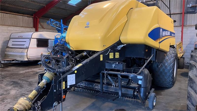 New Holland BB9090 Plus - Square baler: picture 1 New Holland BB9090 Plus - Square baler: picture 1