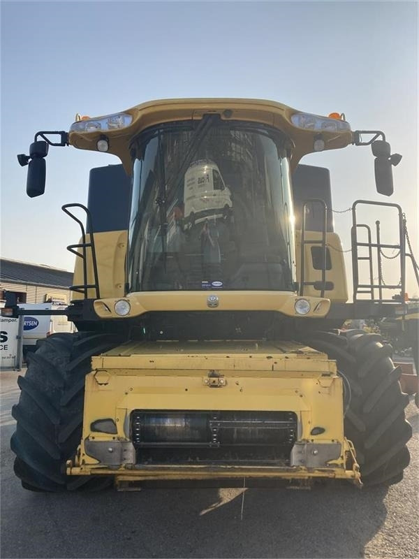 New Holland CR 980 - Combine harvester: picture 4 New Holland CR 980 - Combine harvester: picture 4