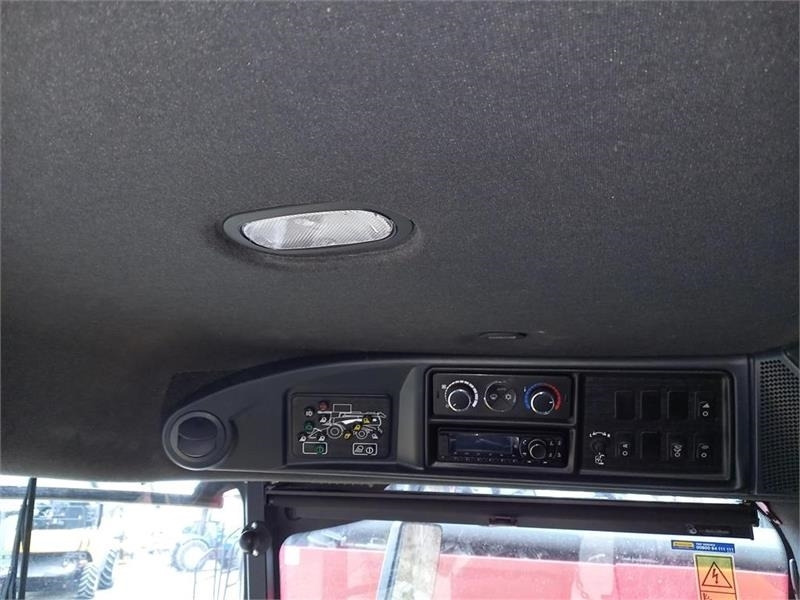 Combine harvester New Holland CX8.80 SLH med 25 fods Varifeed: picture 8 Combine harvester New Holland CX8.80 SLH med 25 fods Varifeed: picture 8