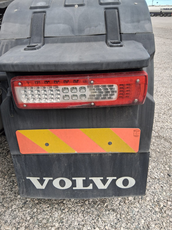 Volvo FH12 - Tractor unit: picture 5 Volvo FH12 - Tractor unit: picture 5