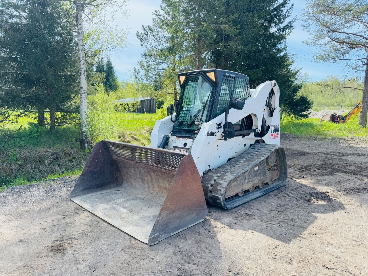 BOBCAT T300 - Skid steer loader: picture 1 BOBCAT T300 - Skid steer loader: picture 1