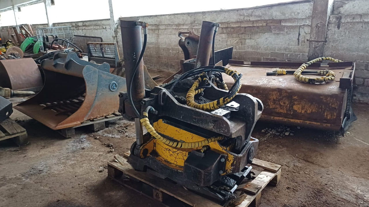 ENGCON EC30 - Tiltrotator: picture 3 ENGCON EC30 - Tiltrotator: picture 3