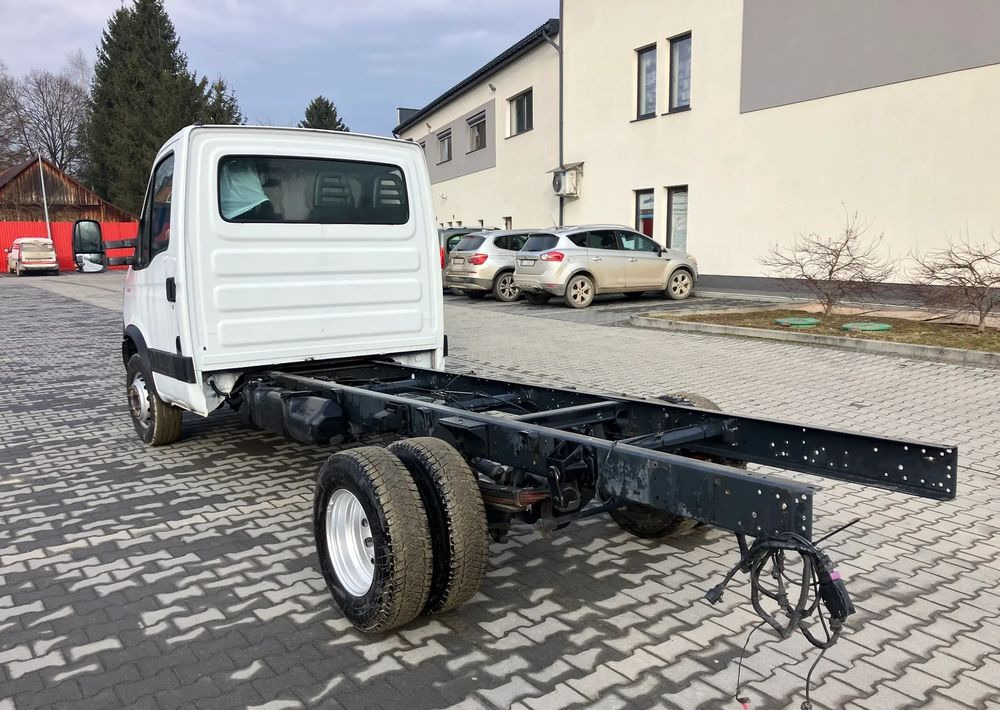Iveco DAILY 70C17 RAMO DO ZABUDOWY,super stan - Cab chassis truck: picture 4 Iveco DAILY 70C17 RAMO DO ZABUDOWY,super stan - Cab chassis truck: picture 4