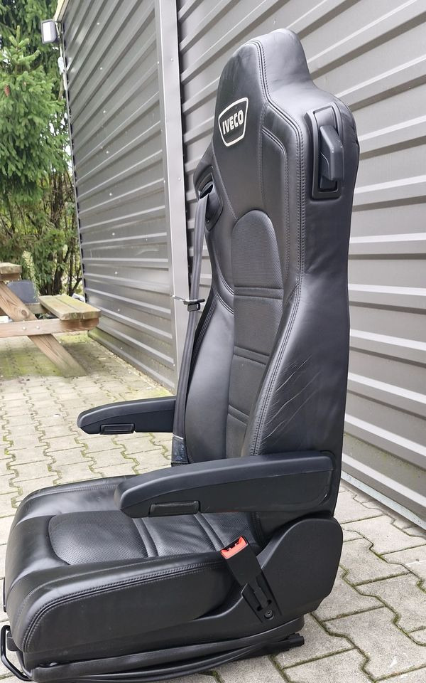 IVECO STRALIS S WAY FOTEL PASAŻERA - Cab and interior: picture 2 IVECO STRALIS S WAY FOTEL PASAŻERA - Cab and interior: picture 2