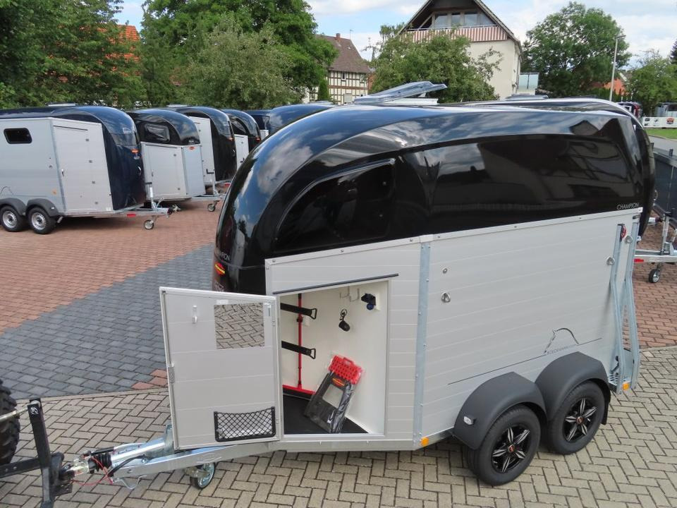 Böckmann, Pferdeanhänger,Champion R, 100 km/h, Dachlüfter, SaKa. - Horse trailer: picture 1 Böckmann, Pferdeanhänger,Champion R, 100 km/h, Dachlüfter, SaKa. - Horse trailer: picture 1