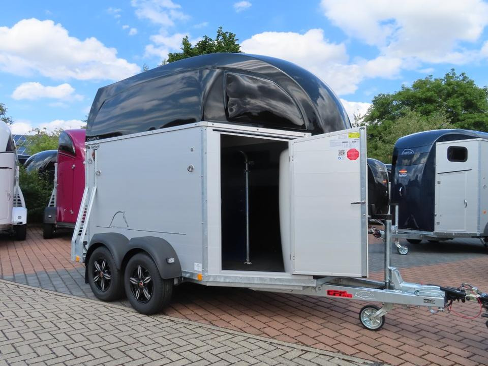 Böckmann, Pferdeanhänger,Champion R, 100 km/h, Dachlüfter, SaKa. - Horse trailer: picture 3 Böckmann, Pferdeanhänger,Champion R, 100 km/h, Dachlüfter, SaKa. - Horse trailer: picture 3