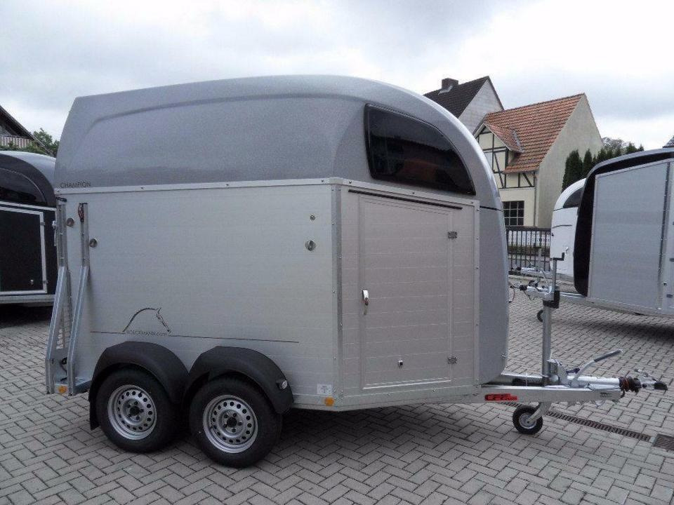 Böckmann Pferdeanhänger Champion R, Aluboden, Sattelkammer, 100km - Horse trailer: picture 1 Böckmann Pferdeanhänger Champion R, Aluboden, Sattelkammer, 100km - Horse trailer: picture 1