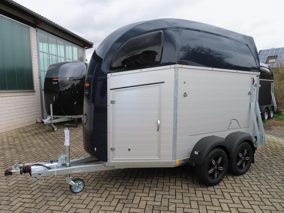Böckmann Pferdeanhänger Champion R Flügeltür Saka. 100km/h - Horse trailer: picture 2 Böckmann Pferdeanhänger Champion R Flügeltür Saka. 100km/h - Horse trailer: picture 2