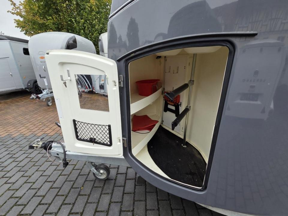 Böckmann Pferdeanhänger Grand Master WCF, 2,7 to.,100 km/h, Video - Horse trailer: picture 3 Böckmann Pferdeanhänger Grand Master WCF, 2,7 to.,100 km/h, Video - Horse trailer: picture 3