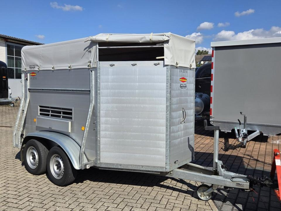 Böckmann Viehanhänger, 2,4 to. Lüftungsklappen Humbaur, Fendt - Horse trailer: picture 4 Böckmann Viehanhänger, 2,4 to. Lüftungsklappen Humbaur, Fendt - Horse trailer: picture 4
