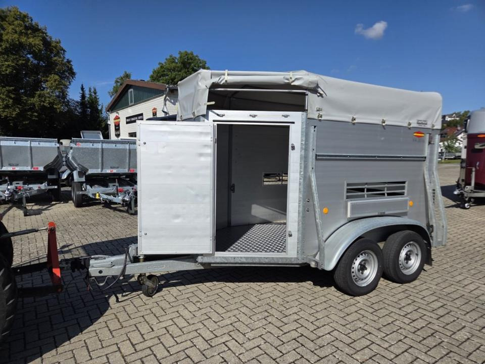Böckmann Viehanhänger, 2,4 to. Lüftungsklappen Humbaur, Fendt - Horse trailer: picture 1 Böckmann Viehanhänger, 2,4 to. Lüftungsklappen Humbaur, Fendt - Horse trailer: picture 1