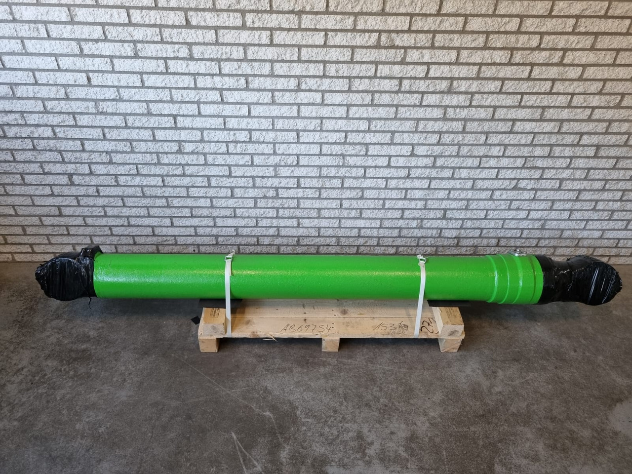 Sennebogen 870 Stick + boom Cylinder + 835 C boom + stick cylinder - Hydraulic cylinder for Waste/ Industry handler: picture 1 Sennebogen 870 Stick + boom Cylinder + 835 C boom + stick cylinder - Hydraulic cylinder for Waste/ Industry handler: picture 1