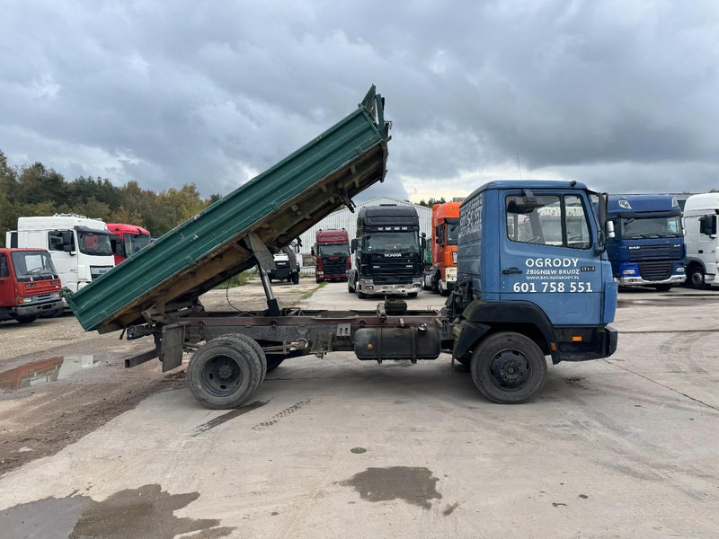 Mercedes-Benz SK 814 (6 CYLINDER / STEEL SUSPENSION / MANUAL PUMP / 3-SIDE TIPPER) - Tipper: picture 4 Mercedes-Benz SK 814 (6 CYLINDER / STEEL SUSPENSION / MANUAL PUMP / 3-SIDE TIPPER) - Tipper: picture 4