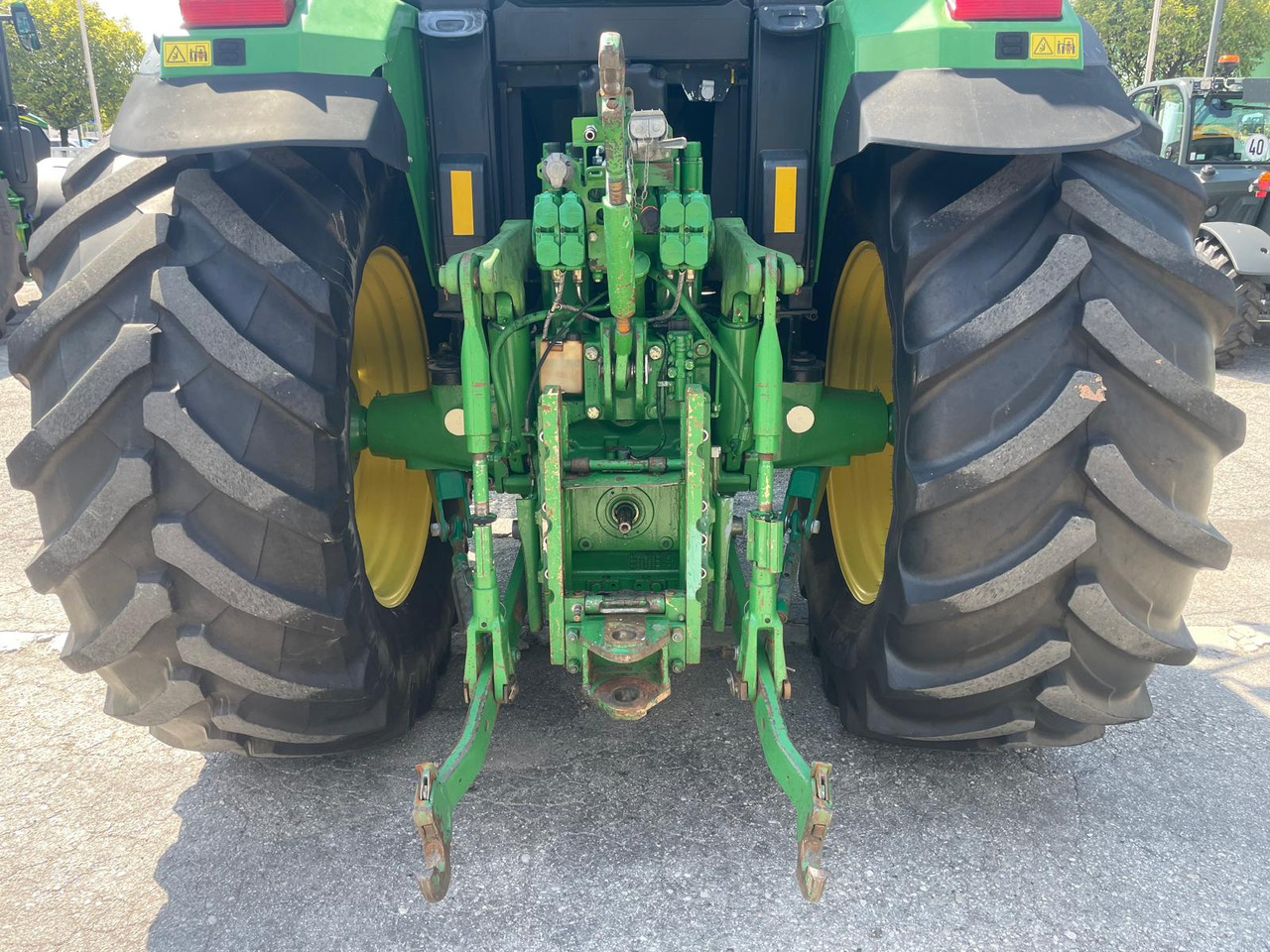 JOHN DEERE 6810 - Farm tractor: picture 5 JOHN DEERE 6810 - Farm tractor: picture 5