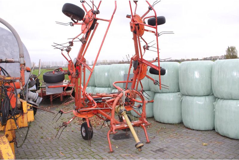 Fella 680 en diverse machines - Tedder/ Rake: picture 1 Fella 680 en diverse machines - Tedder/ Rake: picture 1