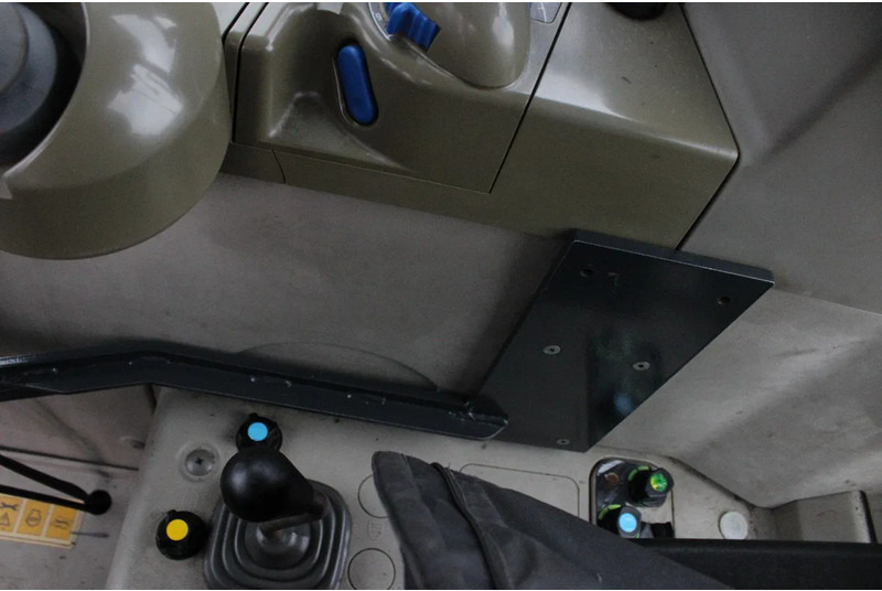 Farm tractor Fendt 410 Vario met Voorlader: picture 18 Farm tractor Fendt 410 Vario met Voorlader: picture 18