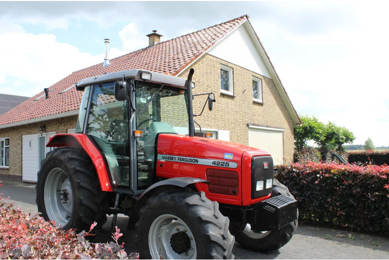 Massey Ferguson 4225 - Farm tractor: picture 1 Massey Ferguson 4225 - Farm tractor: picture 1