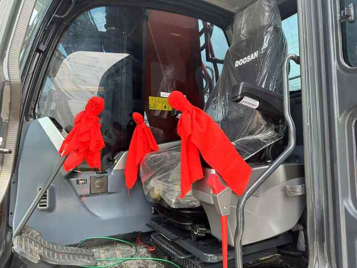 Doosan Original Dx300 Excavator , Second Hand Doosan Digging Machine , Doosan Dx220 Dx225 Dx300 - Crawler excavator: picture 5 Doosan Original Dx300 Excavator , Second Hand Doosan Digging Machine , Doosan Dx220 Dx225 Dx300 - Crawler excavator: picture 5