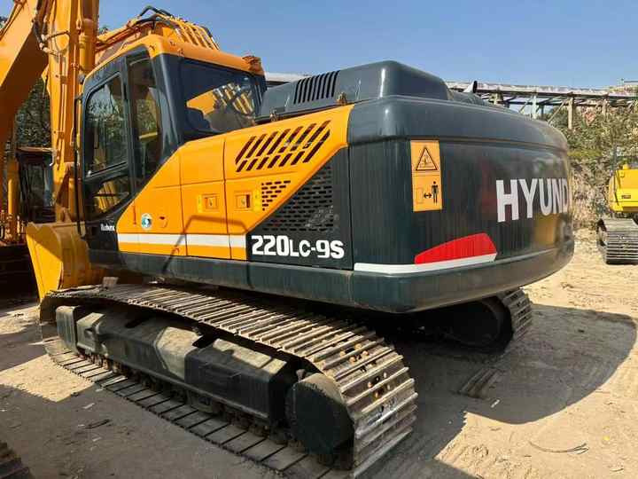 Second Hand Original Korea Brand hyundai 220-9 Excavator for Sale - Crawler excavator: picture 4 Second Hand Original Korea Brand hyundai 220-9 Excavator for Sale - Crawler excavator: picture 4