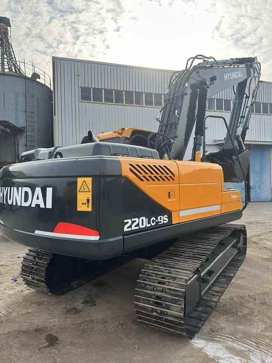 Used 100% Original Korea Brand hyundai 220-9 Excavator for Sale - Crawler excavator: picture 5 Used 100% Original Korea Brand hyundai 220-9 Excavator for Sale - Crawler excavator: picture 5