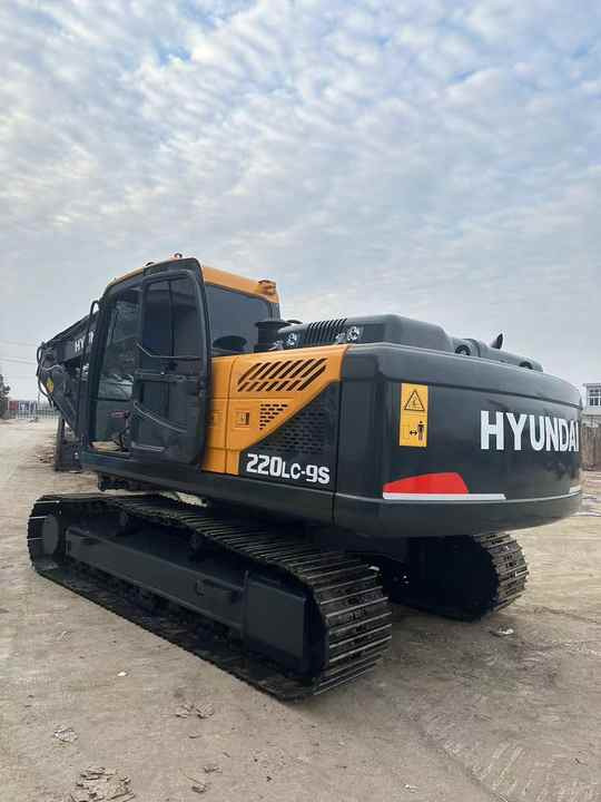 Used 100% Original Korea Brand hyundai 220-9 Excavator for Sale - Crawler excavator: picture 3 Used 100% Original Korea Brand hyundai 220-9 Excavator for Sale - Crawler excavator: picture 3