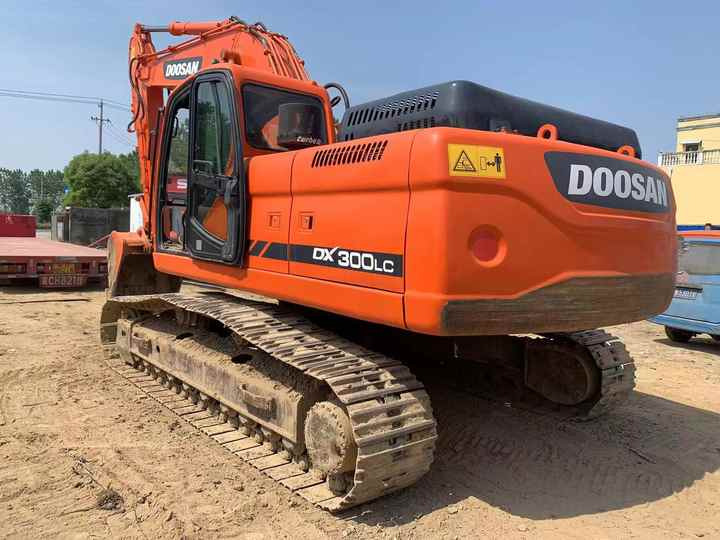 Used Digger DOOSAN DX300 Construction Machinery Construction Digger Used DOOSAN DX300 Cheap Excavator - Crawler excavator: picture 5 Used Digger DOOSAN DX300 Construction Machinery Construction Digger Used DOOSAN DX300 Cheap Excavator - Crawler excavator: picture 5