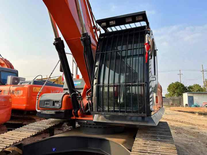 Used Digger DOOSAN DX300 Construction Machinery Construction Digger Used DOOSAN DX300 Cheap Excavator - Crawler excavator: picture 4 Used Digger DOOSAN DX300 Construction Machinery Construction Digger Used DOOSAN DX300 Cheap Excavator - Crawler excavator: picture 4