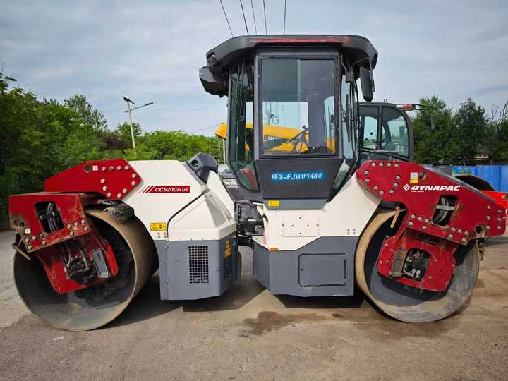 Used Original Dynapac CC5200 Double Drum Vibratory Roller Dynapac 5200 15 Tons Compactor Roller Road Machinery on Sale - Road roller: picture 4 Used Original Dynapac CC5200 Double Drum Vibratory Roller Dynapac 5200 15 Tons Compactor Roller Road Machinery on Sale - Road roller: picture 4