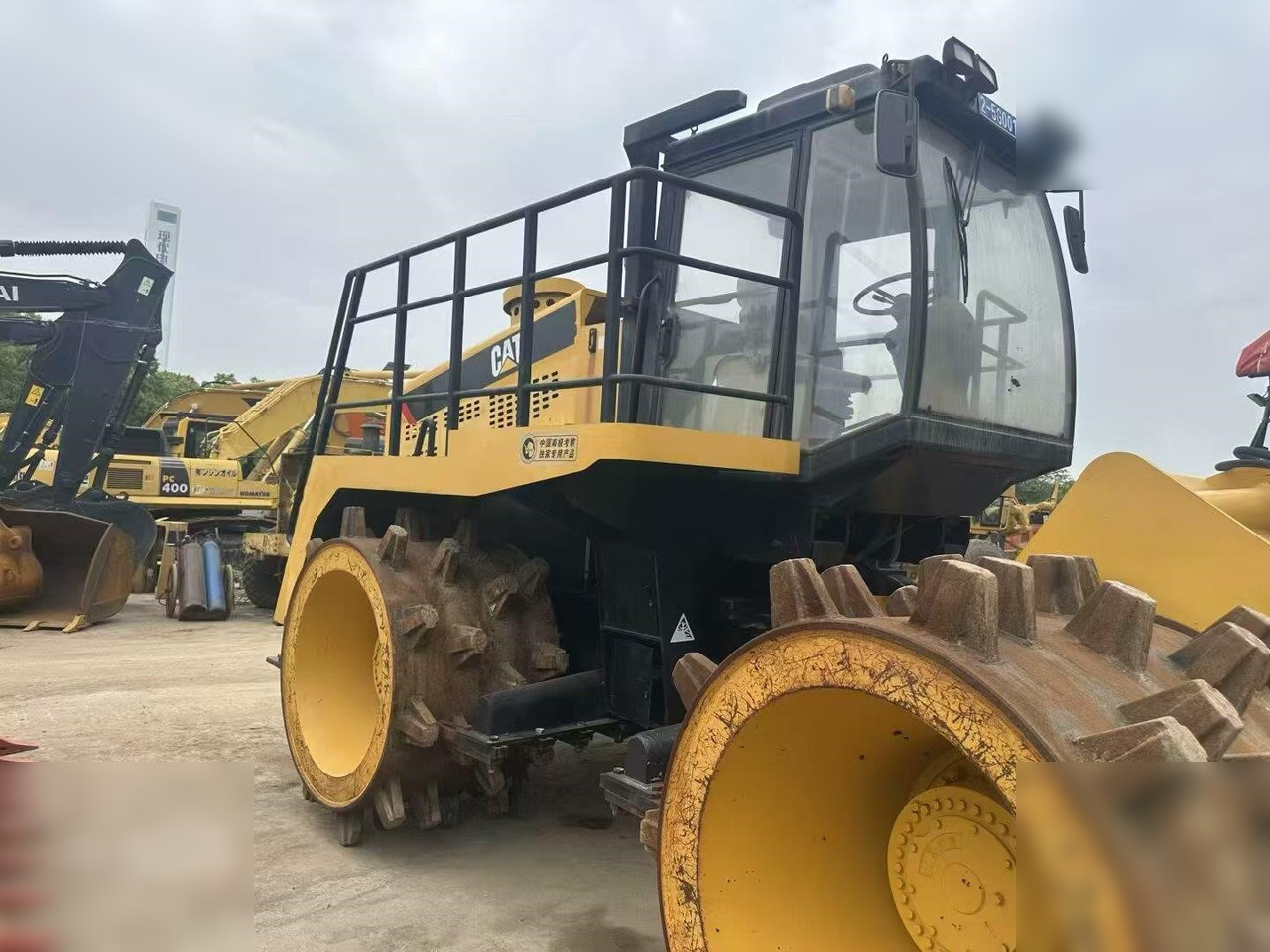 CATERPILLAR 816A - Compactor: picture 1 CATERPILLAR 816A - Compactor: picture 1