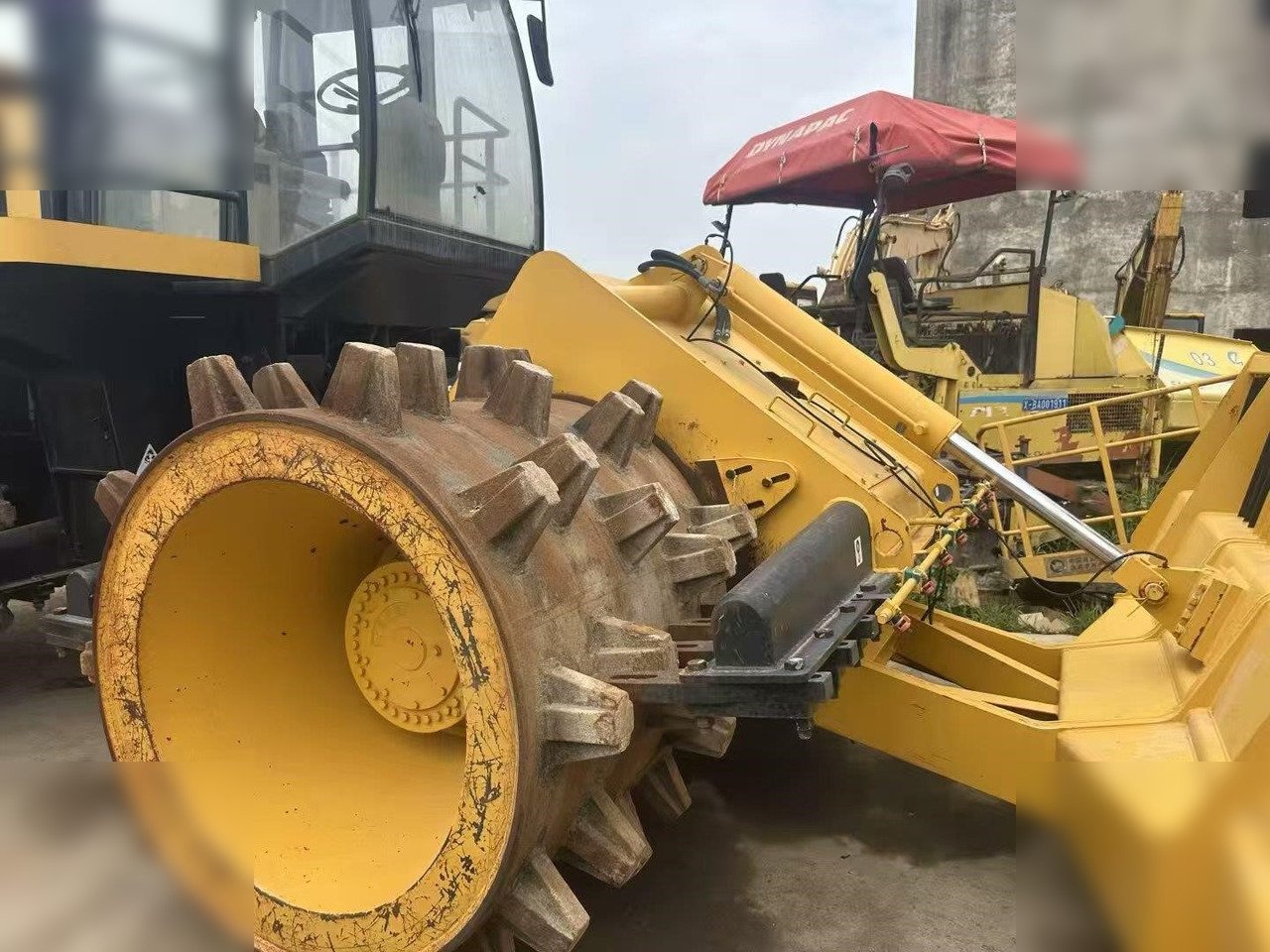 CATERPILLAR 816A - Compactor: picture 2 CATERPILLAR 816A - Compactor: picture 2