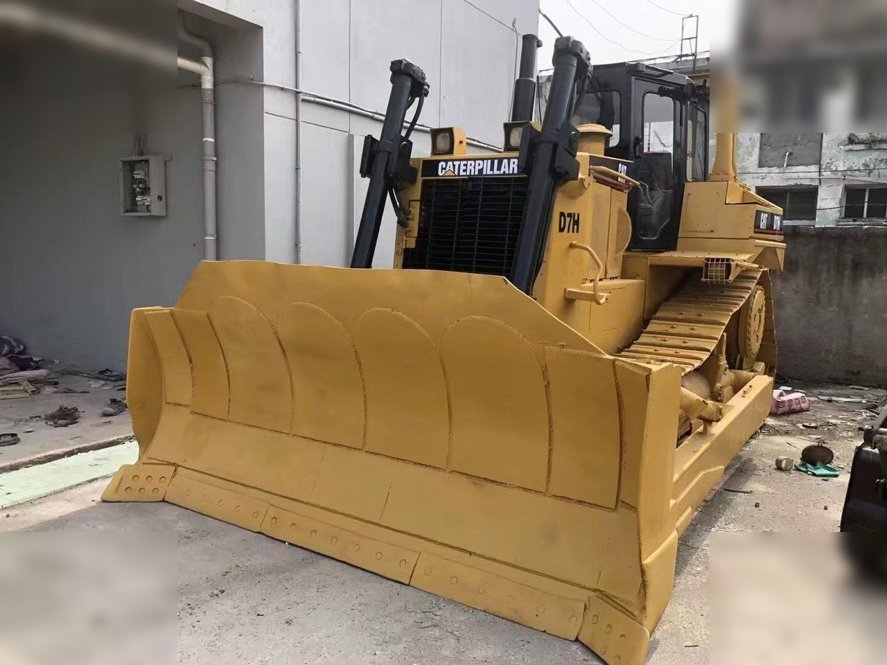 CATERPILLAR D7H - Bulldozer: picture 1 CATERPILLAR D7H - Bulldozer: picture 1