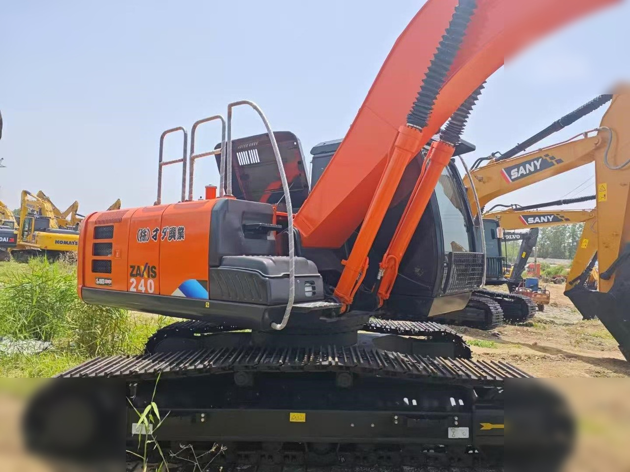 HITACHI ZX240 - Crawler excavator: picture 1 HITACHI ZX240 - Crawler excavator: picture 1
