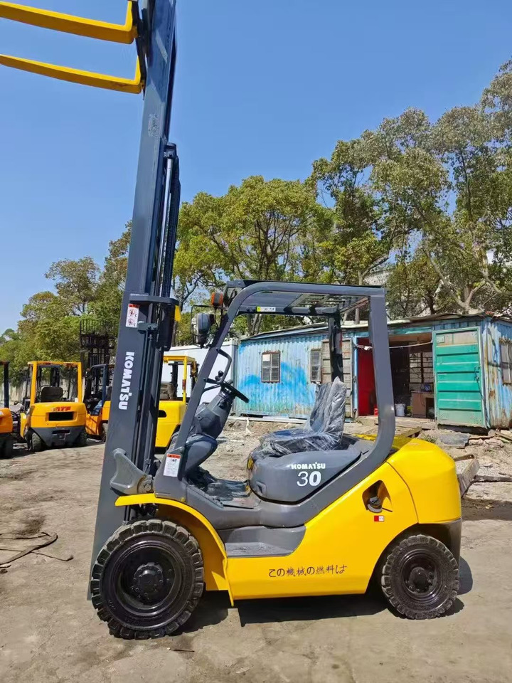 KOMATSU 3-ton - Vertical mast lift: picture 4 KOMATSU 3-ton - Vertical mast lift: picture 4