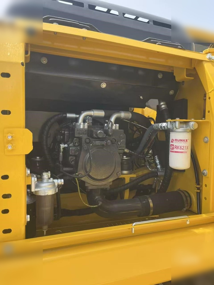 Crawler excavator KOMATSU PC160 LC-7: picture 8