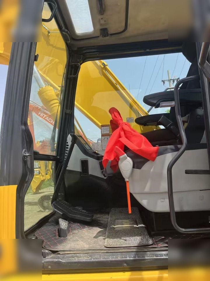 Crawler excavator KOMATSU PC160 LC-7: picture 13