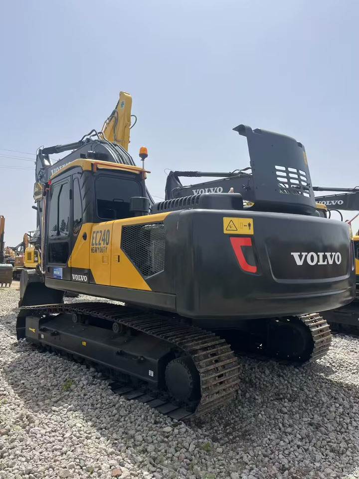 VOLVO EC240 - Excavator: picture 2 VOLVO EC240 - Excavator: picture 2