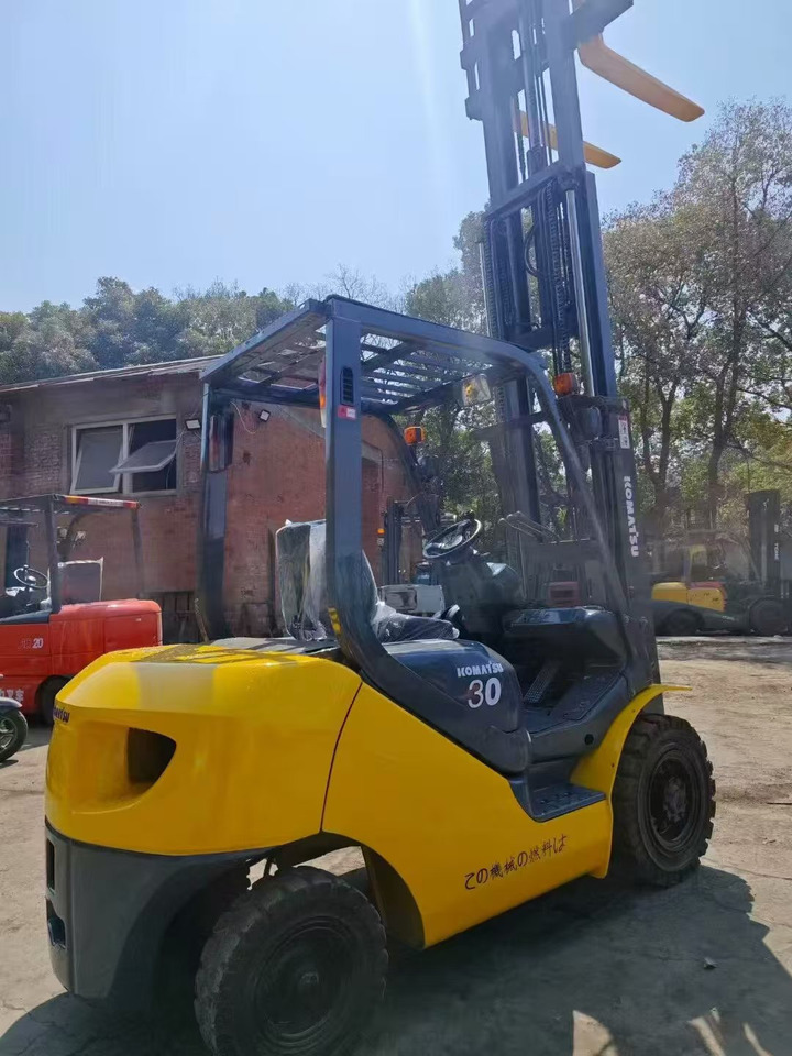 Komatsu FD50 - Diesel forklift: picture 3 Komatsu FD50 - Diesel forklift: picture 3