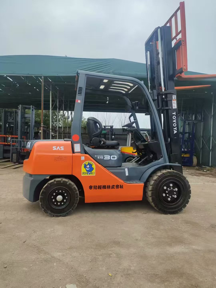 Toyata 3-ton - Vertical mast lift: picture 4 Toyata 3-ton - Vertical mast lift: picture 4