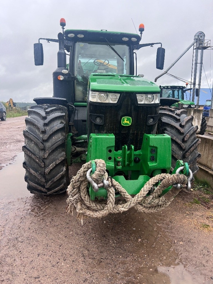 John Deere 8320R - Farm tractor: picture 2 John Deere 8320R - Farm tractor: picture 2