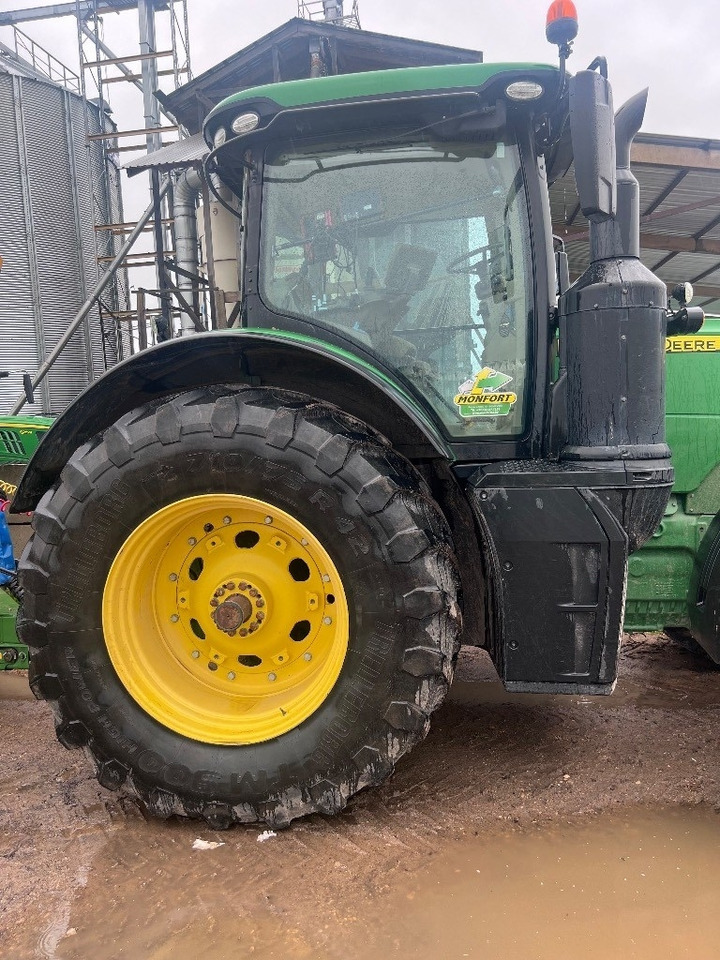 John Deere 8320R - Farm tractor: picture 4 John Deere 8320R - Farm tractor: picture 4