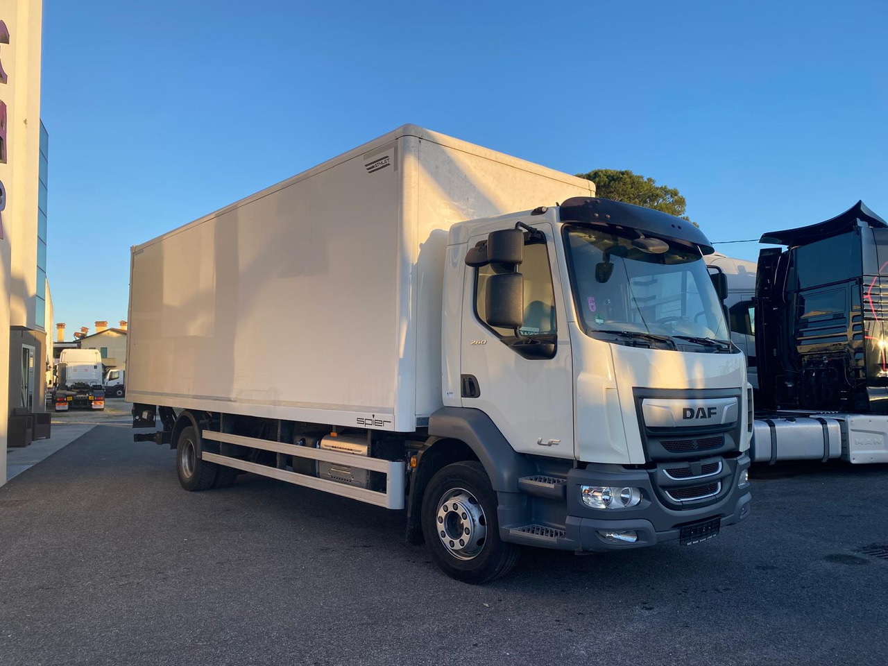 DAF LF 260 FA - Box truck: picture 3 DAF LF 260 FA - Box truck: picture 3