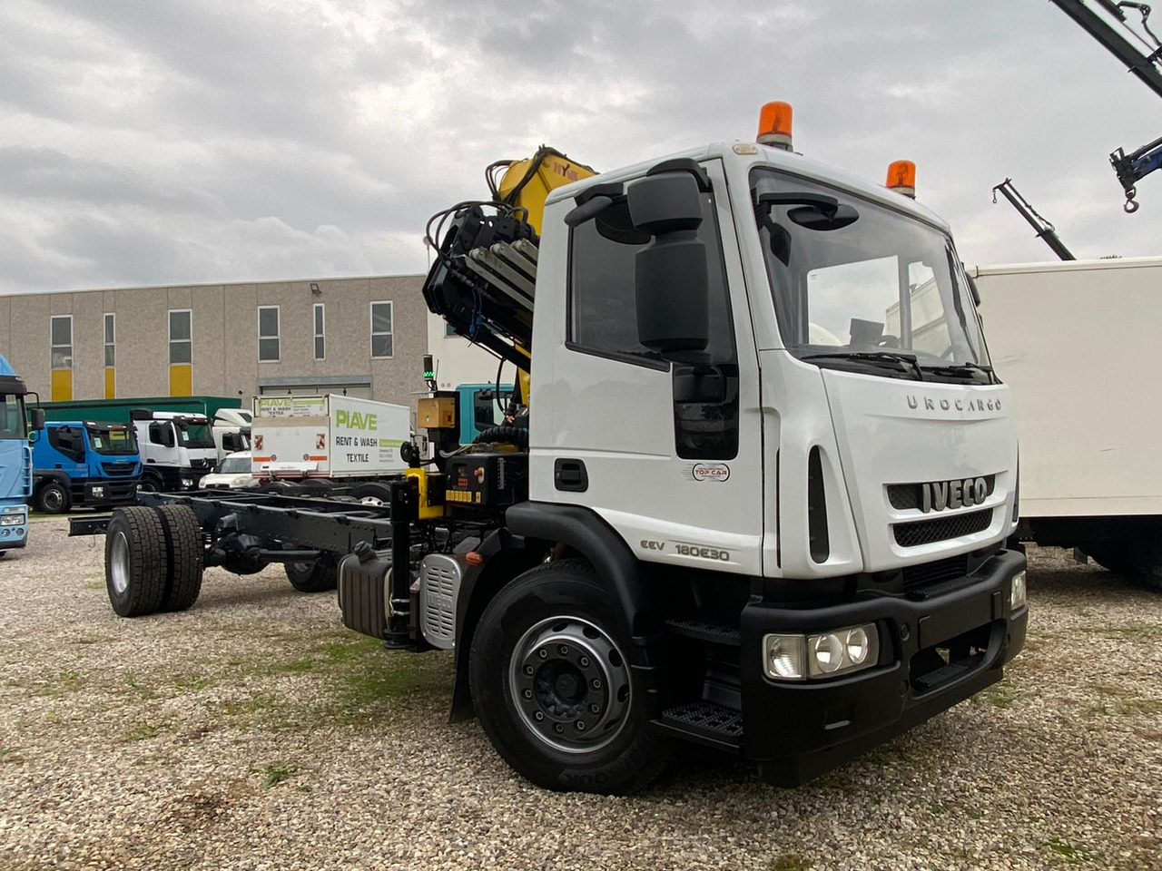 IVECO 180E30 - Cab chassis truck: picture 2 IVECO 180E30 - Cab chassis truck: picture 2