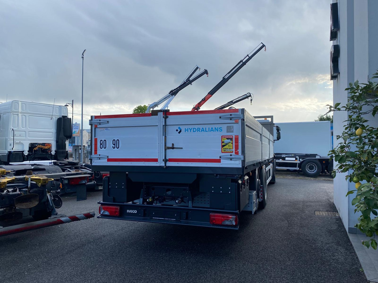 IVECO AD260S36 - Dropside/ Flatbed truck: picture 5 IVECO AD260S36 - Dropside/ Flatbed truck: picture 5