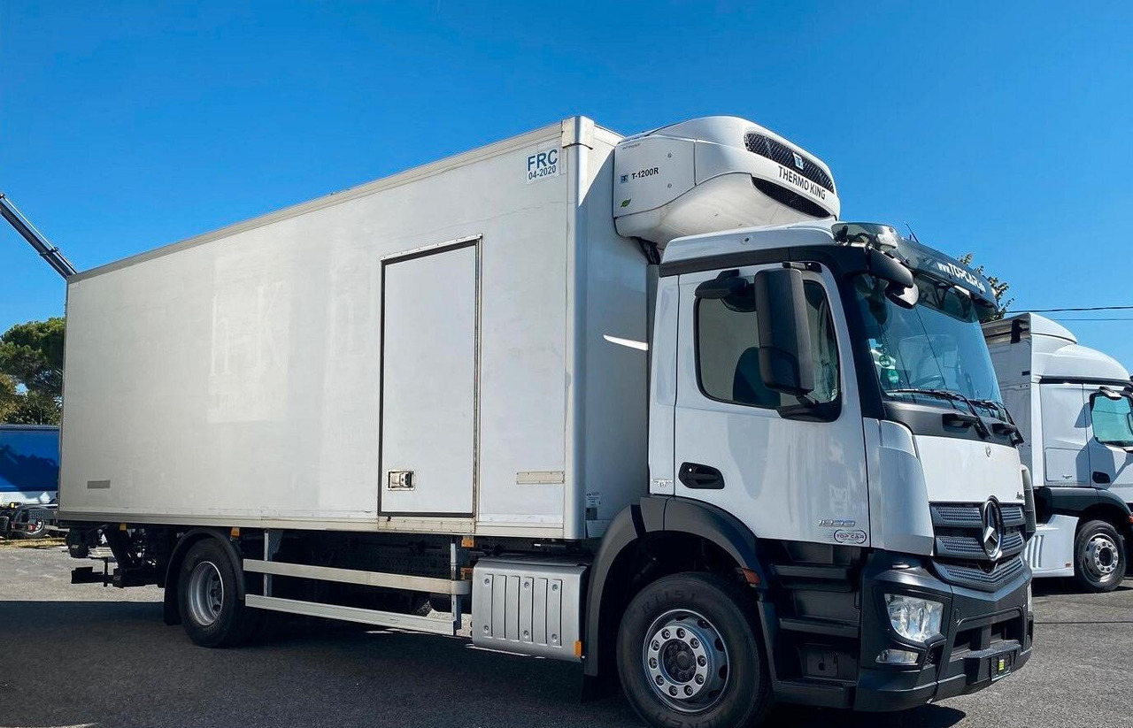 MERCEDES ANTOS 18.33 - Refrigerator truck: picture 3 MERCEDES ANTOS 18.33 - Refrigerator truck: picture 3